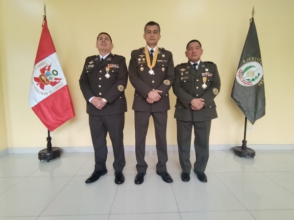 Ceremonia e Imposición de la Medalla Cruz Peruana al Merito Militar al personal Militar de la JERRE