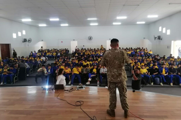 Ejército sensibiliza a 400 escolares del porvenir sobre el registro militar